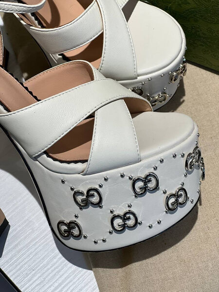 Босоножки Gucci женский кожа белый 107350-3