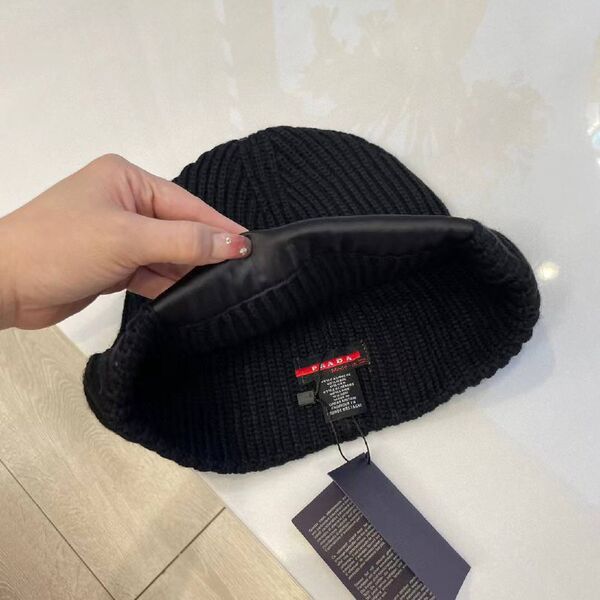 Шапка Prada женский черный j2134009-1-2