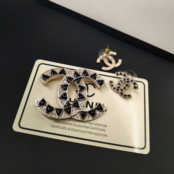 Брошь Chanel 10439