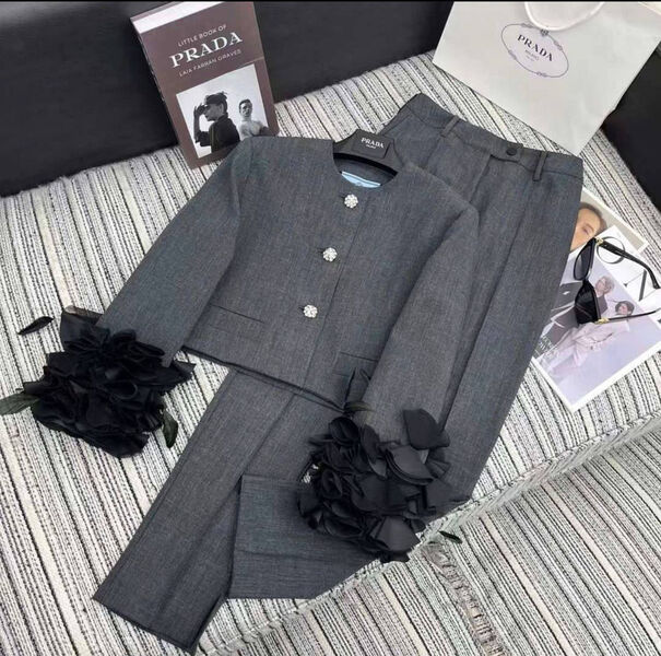 Костюм Prada женский графитовый 134591
