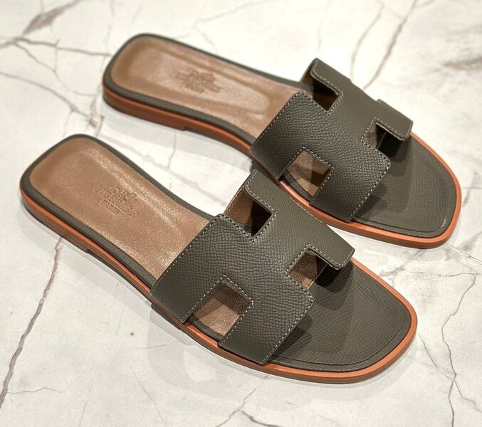 Шлепки Hermès женский кожа графитовый 147587