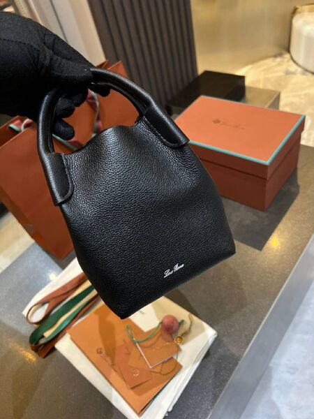 Сумка Loro Piana женский кожа черный u3014339-1-8