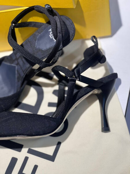Туфли Fendi женский текстиль черный 105125-5