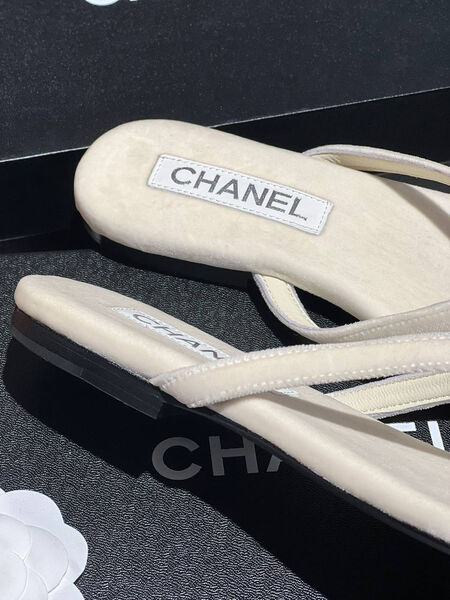 Шлепки Chanel женский велюр белый 149400-2