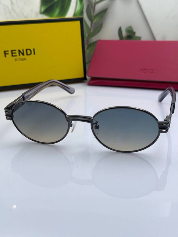Солнцезащитные очки FENDI