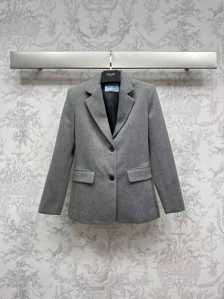 Костюм Prada женский графитовый 135315