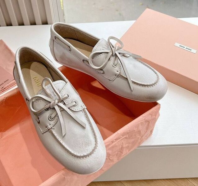 Лоферы Miu Miu женский кожа бежевый 138164