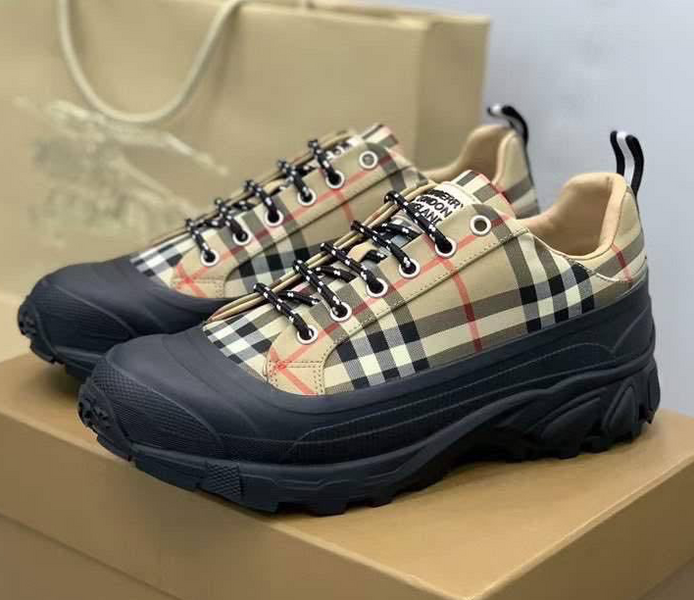 Кроссовки Burberry женский текстиль бежевый 92602