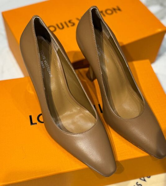 Туфли Louis Vuitton женский кожа 138241