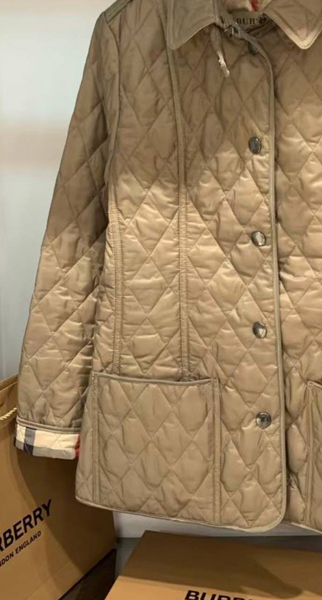 Куртка Burberry женский нейлон бежевый 37758-3