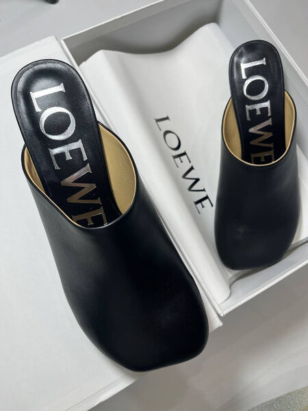 Мюли шлепки Loewe женский кожа черный 149576-3