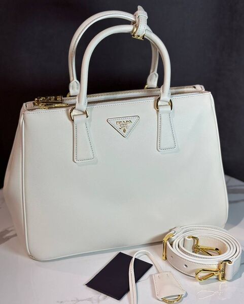 Сумка Prada женский кожа белый 158901
