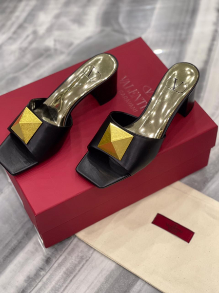Босоножки Valentino женский кожа черный 12839-2