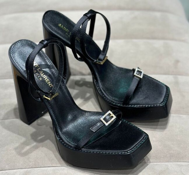 Босоножки Saint Laurent женский кожа черный 116261