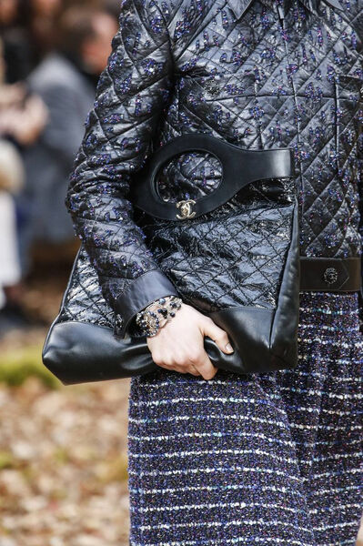 Сумка Chanel женский кожа черный 131493-2