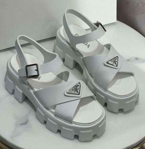 Сандалии Prada женский кожа белый 147854