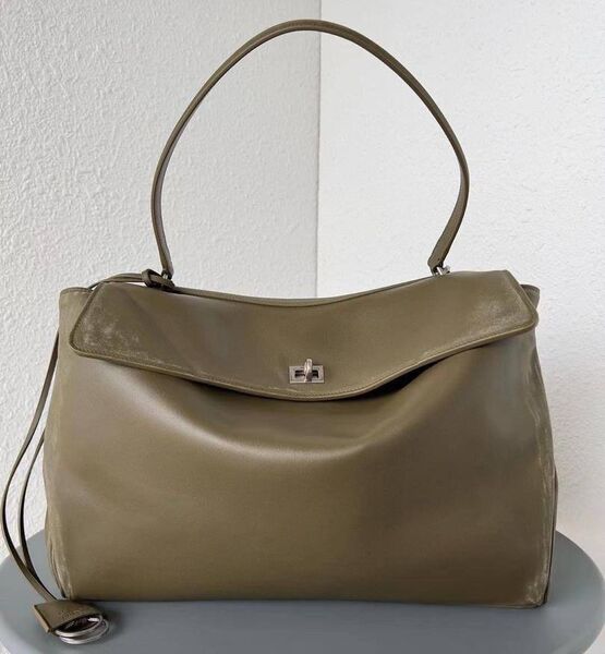 Сумка Balenciaga Rodeo женский кожа болотный 152937