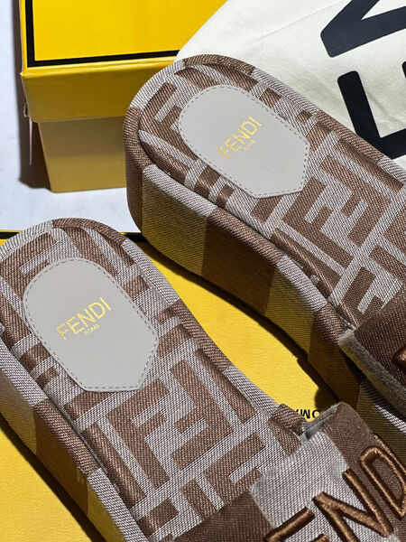 Шлепки Fendi женский текстиль 154789-2