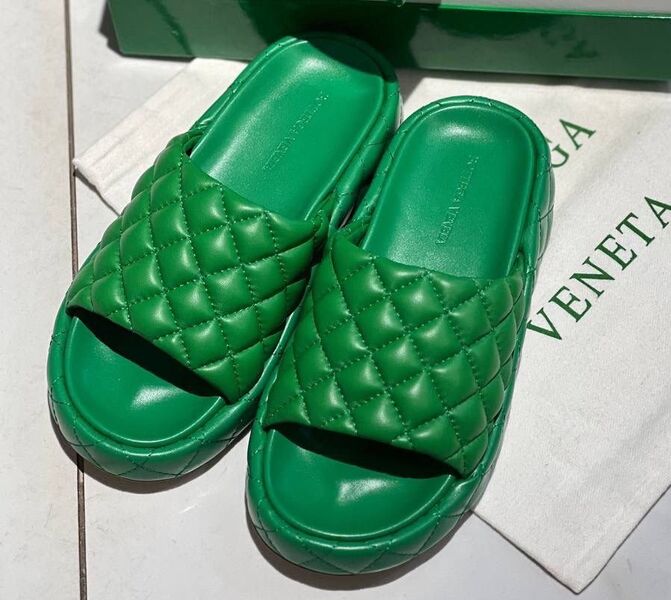 Шлепки Bottega Veneta женский кожа болотный 117595