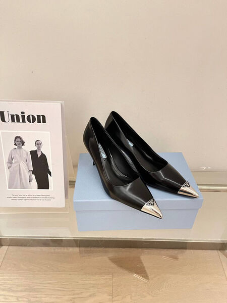 Туфли Prada женский кожа черный 134815-2