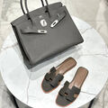 Шлепки Hermès женский кожа графитовый 147587-2