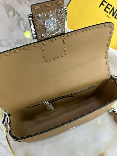 Сумка Fendi женский кожа бежевый 142101-5