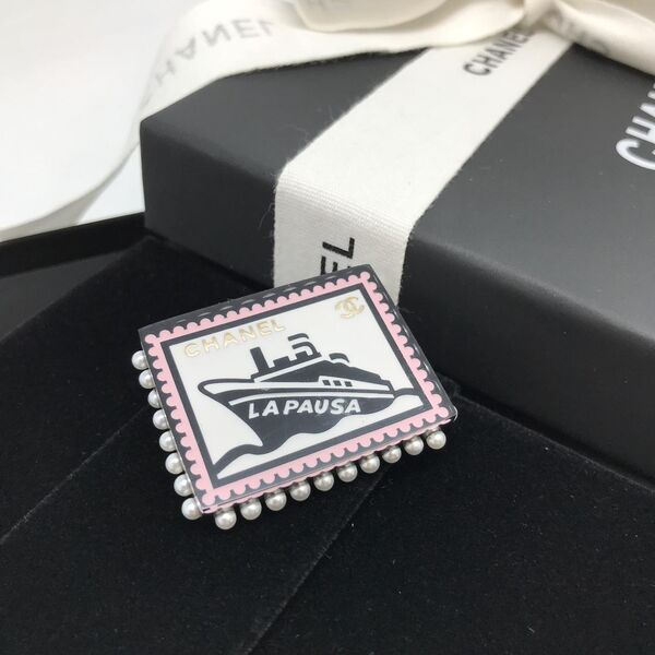 Брошь Chanel 10371-2