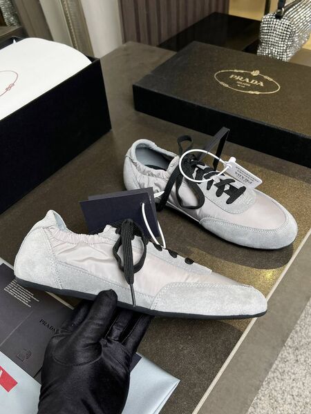 Женские кроссовки Prada Wmns Collapse Re-Nylon And Suede Sneaker женский кожа серый c4849344-1