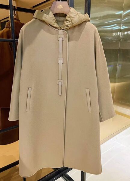 Пальто с жилетом Hermès женский светло-бежевый 123694