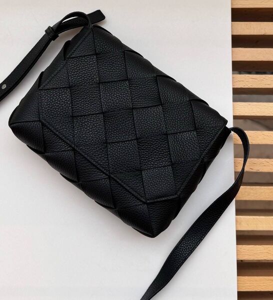 Мужская сумка мессенджер Bottega Veneta мужской кожа черный 193786