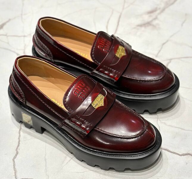 Лоферы Miu Miu женский кожа бордовый 166245
