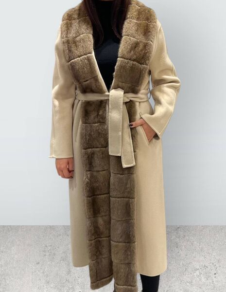 Пальто Loro Piana женский бежевый 166459