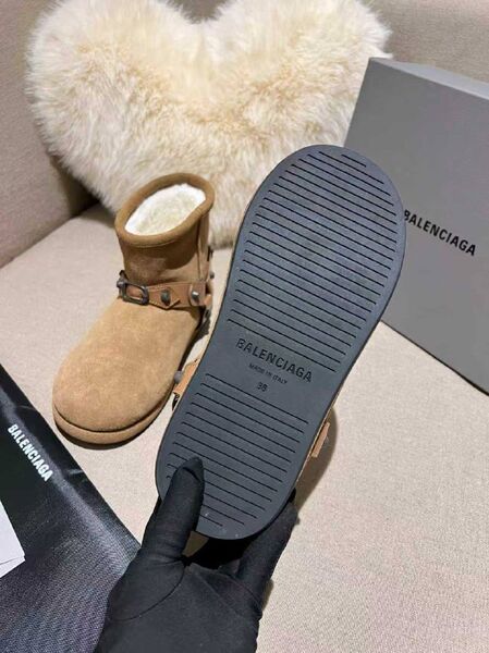 Женские зимние сапоги Balenciaga женский замша бежевый n3939392-1-3