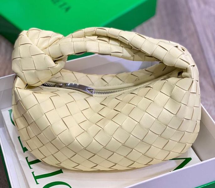 Сумка Bottega Veneta женский кожа белый 72629