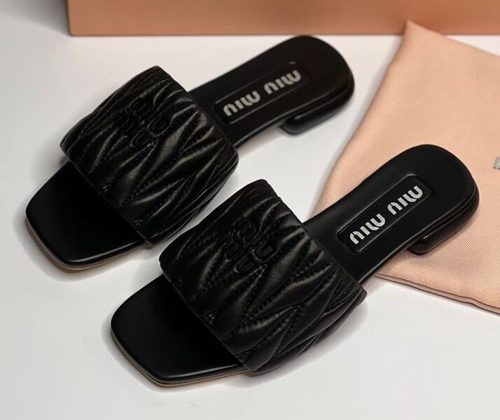 Шлепки Miu Miu женский кожа черный 112231