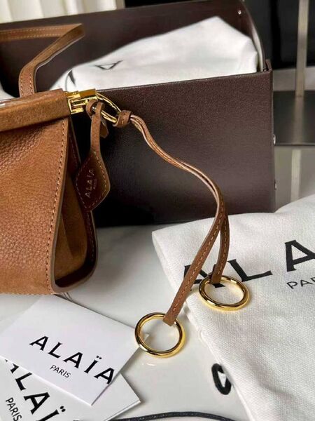 Сумка Alaïa женский кожа коричневый k0421731-1-3