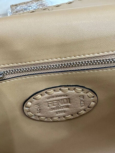 Сумка Fendi женский кожа бежевый 142101-8