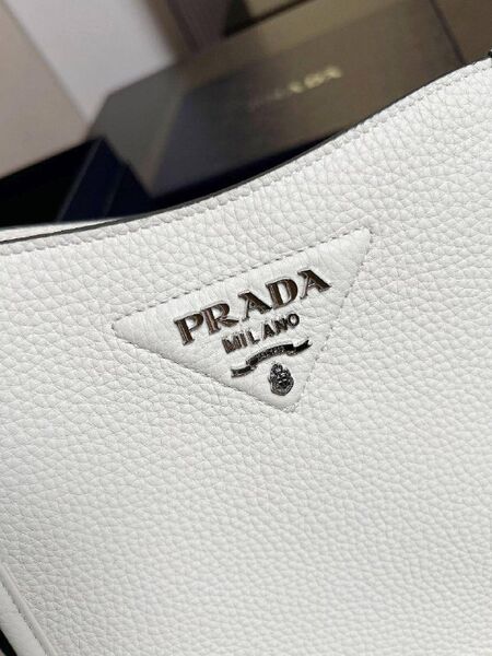 Сумка Prada женский кожа белый i8522436-1-3