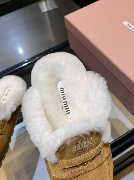 Женские меховые тапочки Miu Miu женский замша бежевый b6321899-1-6