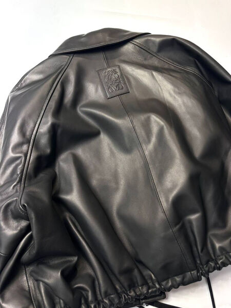 Куртка Loewe женский кожа черный 174880-3