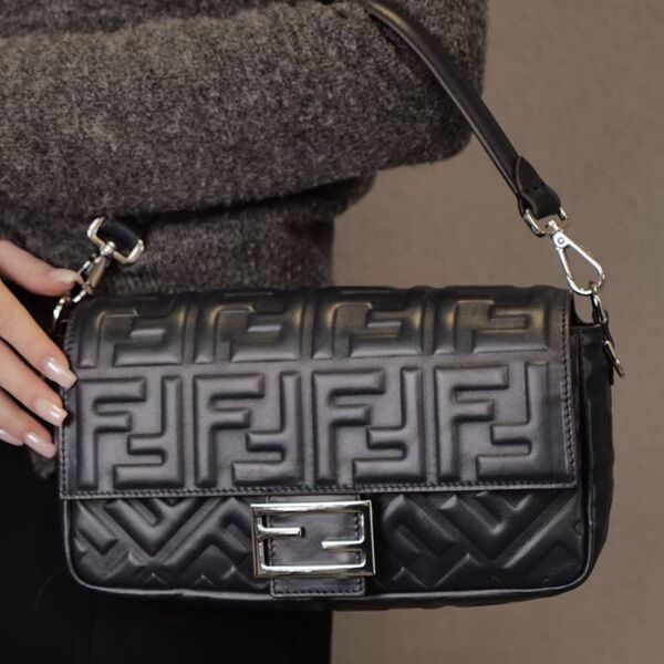Сумка Fendi Baguette женский кожа черный 136610
