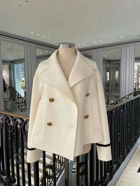Пальто Christian Dior женский белый 126836-2