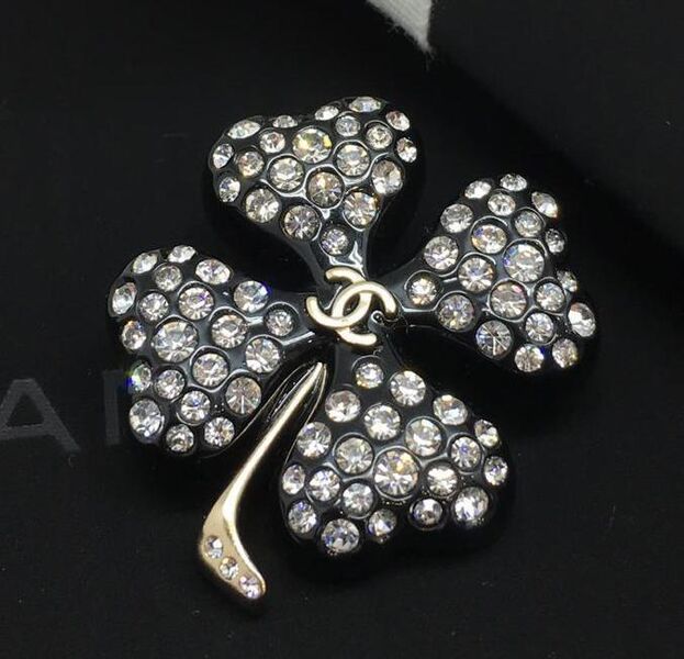 Брошь Chanel 10418