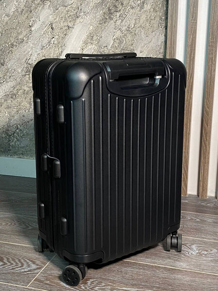 Чемодан Rimowa женский полиуретан черный 173928-4