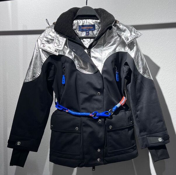 Куртка Louis Vuitton женский черный 124332