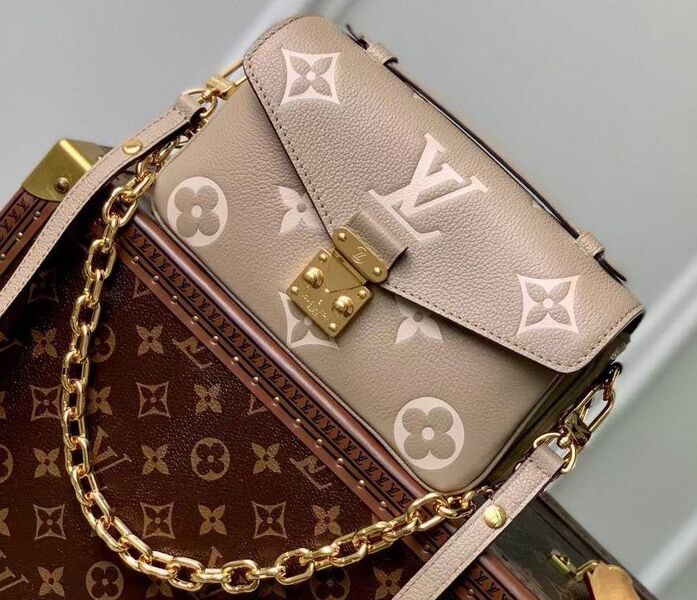 Сумка Louis Vuitton Pochette Metis женский кожа бежевый 174559