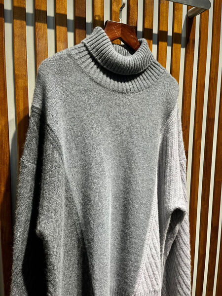 Свитер Loro Piana женский вязаная ткань графитовый 124176