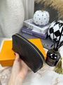 Косметичка Louis Vuitton женский кожа черный 26882-4