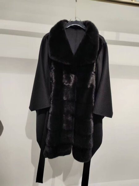 Пончо Loro Piana женский черный 129622-2
