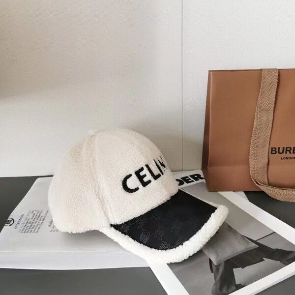 Кепка Celine женский натуральный мех бежевый 25917-5
